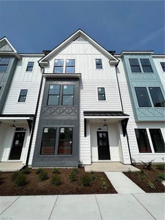 /international/us/902-jennings-ln-chesapeake-va-110106255608/