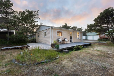 /international/us/5745-holly-avenue-cloverdale-or-110109210717/