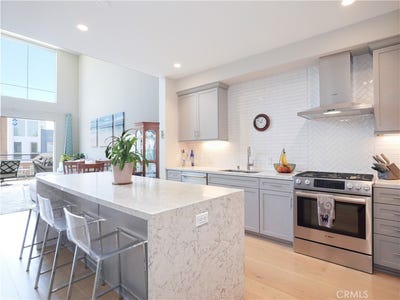 /international/us/1920-s-pacific-coast-hwy-redondo-beach-ca-110108688401/