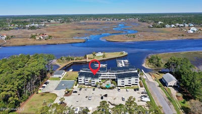 /international/us/5400-e-yacht-drive-oak-island-nc-110106585038/