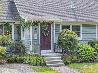 /international/us/124-monroe-street-traverse-city-mi-110101429157/