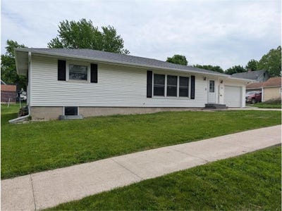 /international/us/377-1st-street-sw-wells-mn-110108414218/