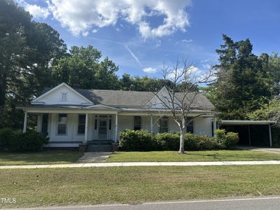 /international/us/303-e-oak-street-lucama-nc-110100581069/