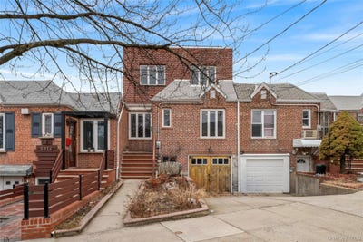 /international/us/58-12-77th-place-middle-village-ny-110106256031/