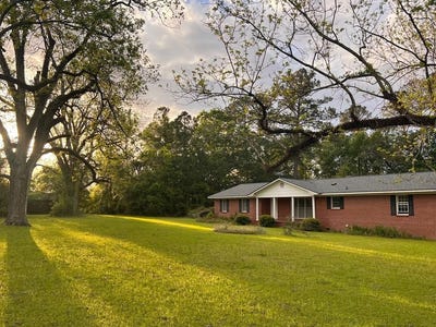 /international/us/2803-smith-road-pelham-ga-110107310962/