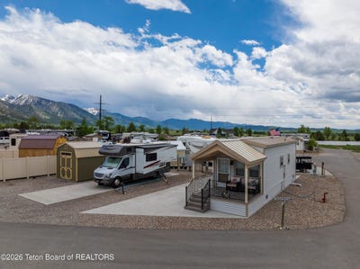 /international/us/935-936-buckboard-drive-star-valley-ranch-wy-110108543858/