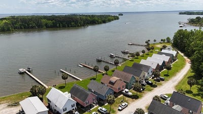 /international/us/1049-island-court-summerton-sc-110098909939/