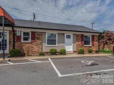 /international/us/5810-cedars-e-court-charlotte-nc-110108567809/