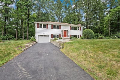 /international/us/12-lafayette-lane-norfolk-ma-110100968696/