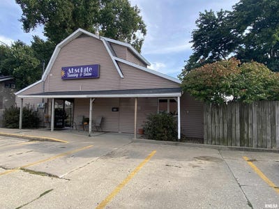 /international/us/30-e-olive-street-canton-il-110108130852/