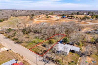 /international/us/1018-n-hackberry-avenue-luling-tx-110105356558/