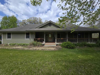 /international/us/3a25-general-grant-drive-apple-river-il-110107885379/