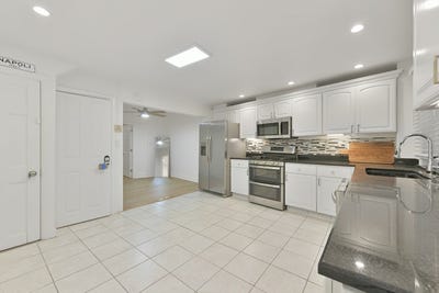 /international/us/144-salem-st-boston-ma-110100777296/