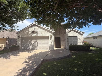 /international/us/125-dove-lane-meadowlakes-tx-110108068168/