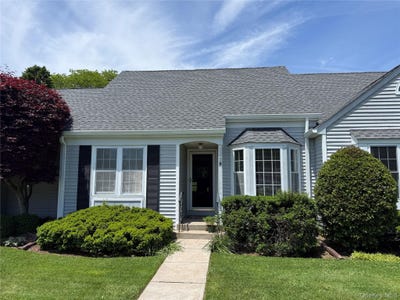 /international/us/2555-youngs-avenue-southold-ny-110108393324/