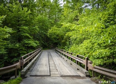 /international/us/136-lower-road-north-canaan-ct-110108946277/