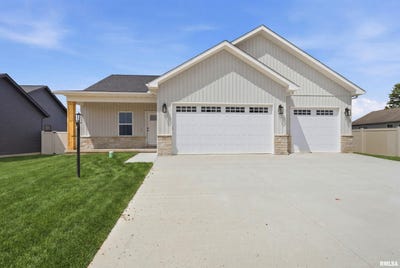 /international/us/1303-w-hillcrest-drive-chillicothe-il-110104868191/