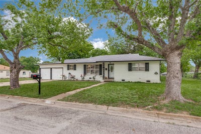 /international/us/501-lindsey-street-bowie-tx-110107402541/