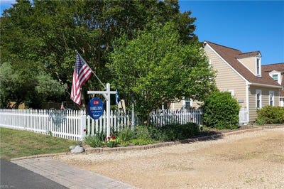 /international/us/220-church-street-yorktown-va-110108266389/