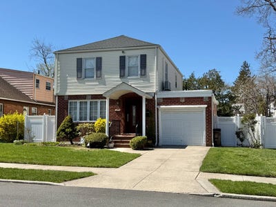 /international/us/79-52-213-street-bayside-ny-110107932394/