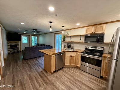 /international/us/143-e-valley-point-deer-run-lane-claysburg-pa-110109228666/