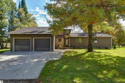 /international/us/6562-se-riverview-road-fife-lake-mi-110120529302/