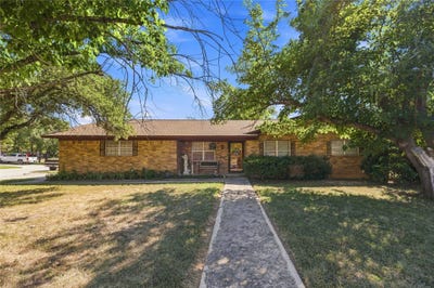 /international/us/4309-9th-street-brownwood-tx-110109695862/