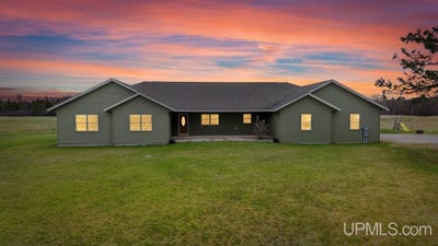 /international/us/6230-e-5-road-bark-river-mi-110107730181/