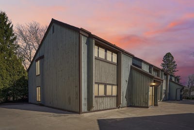/international/us/2829-century-harbor-road-middleton-wi-110106379385/
