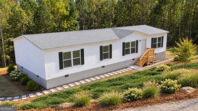 /international/us/915-w-leatherwood-road-toccoa-ga-110120452967/