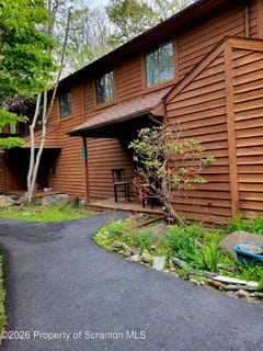 /international/us/128-meadow-view-court-bushkill-pa-110105076970/