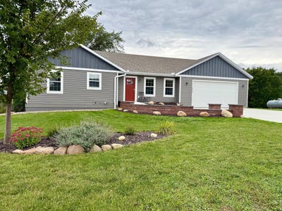 /international/us/210-prairie-view-drive-dennison-mn-110110242342/
