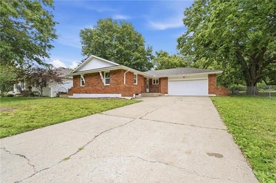 /international/us/203-n-murphy-drive-raymore-mo-110108225392/