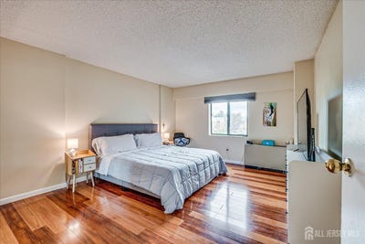 /international/us/10-n-wood-avenue-linden-nj-110098530728/