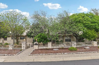 /international/us/1904-n-summit-ridge-dr-kerrville-tx-110110379781/