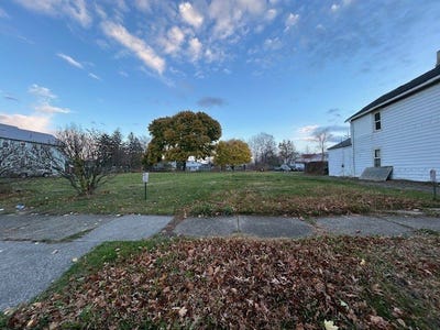 /international/us/213-e-3rd-street-erie-pa-110095876598/