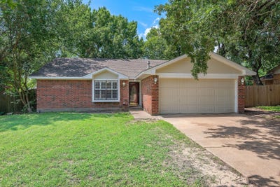 /international/us/2007-sandalwood-lane-bryan-tx-110108388152/