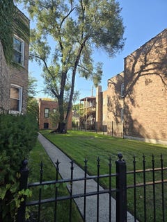 /international/us/7204-s-rhodes-avenue-chicago-il-110120156766/