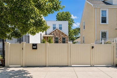 /international/us/321-essex-street-brooklyn-ny-110108281845/