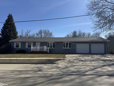 /international/us/1909-main-avenue-clear-lake-ia-110106670002/