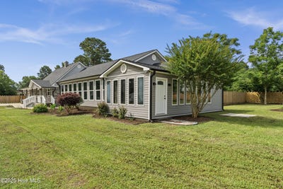/international/us/705-bullard-street-roseboro-nc-110100312068/