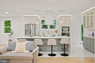 /international/us/700-hilton-avenue-baltimore-md-110108985806/