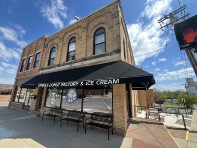 /international/us/45-n-broad-street-hillsdale-mi-110108332231/