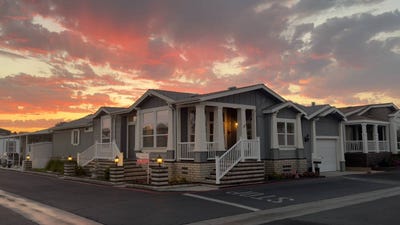 /international/us/9850-garfield-ave-huntington-beach-ca-110108903378/