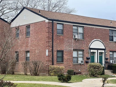 /international/us/19617-73rd-avenue-fresh-meadows-ny-110106497127/