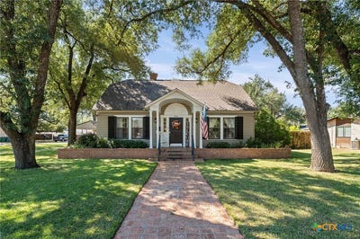 /international/us/905-e-12th-street-cameron-tx-110120450613/