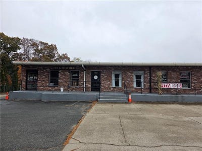 /international/us/3520-quaker-lane-north-kingstown-ri-110106478878/
