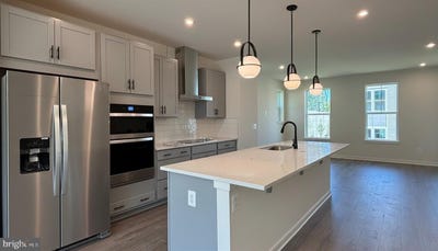 /international/us/18024-alicia-avenue-dumfries-va-110108218385/