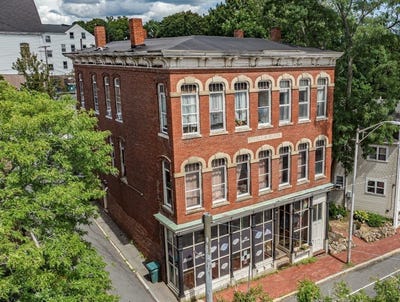 /international/us/11-elm-st-amesbury-ma-110094275656/