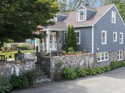 /international/us/96-ashaway-road-westerly-ri-110101311949/